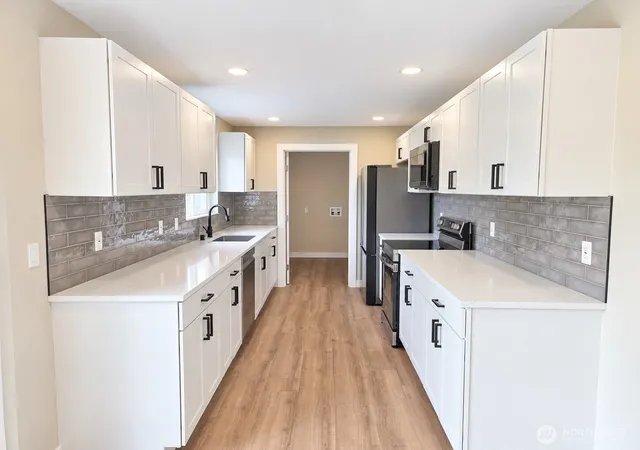 Photo 4 of Sale Pending at 20411 State Route 20, Burlington, WA 98233 | MLS# NWM2590188 | Listing updated on 2026-10-12