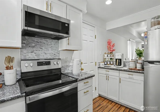 Photo 4 of Townhouse for sale at 247 S 328th Lane, Federal Way, WA 98003 | MLS# NWM2590208 | Listing updated on 2026-10-02