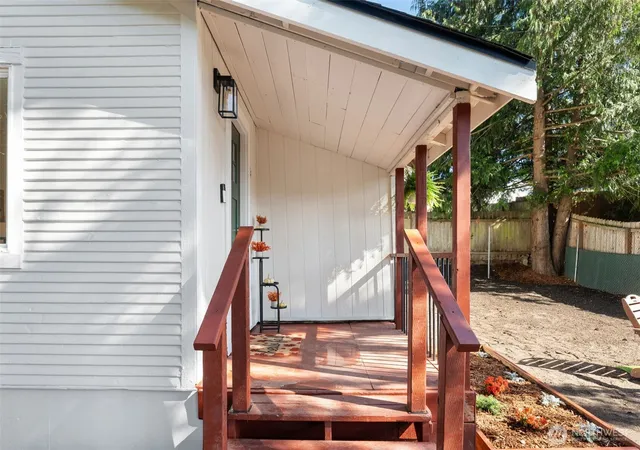 Photo 3 of Single family home for sale at 1522 Snyder Ave, Bremerton, WA 98312 | MLS# NWM2590211 | Listing updated on 2026-10-03