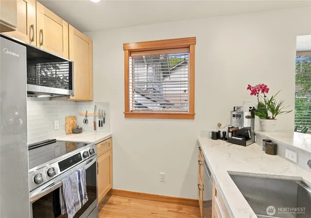 Photo 3 of Townhouse for sale at 5252 12th Avenue NE #B, Seattle, WA 98105 | MLS# NWM2590225 | Listing updated on 2026-10-02