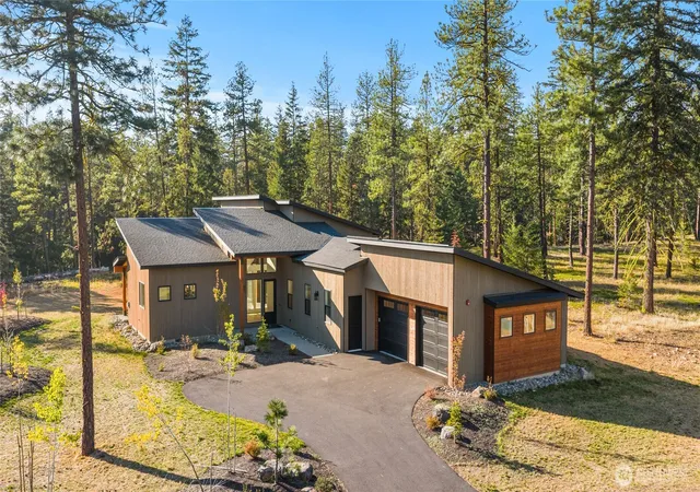 Photo 1 of Single family home for sale at 1700 Wanawish Loop, Cle Elum, WA 98922 | MLS# NWM2590250 | Listing updated on 2026-10-09