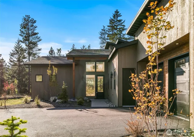 Photo 3 of Single family home for sale at 1700 Wanawish Loop, Cle Elum, WA 98922 | MLS# NWM2590250 | Listing updated on 2026-10-09