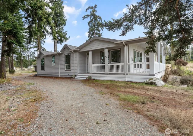 Photo 3 of Manufactured home for sale at 162 W Frostad Rd, Oak Harbor, WA 98277 | MLS# NWM2590253 | Listing updated on 2026-10-02