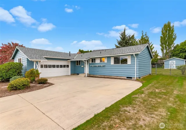 Single family home for sale at 734 Charwila Ln, Enumclaw, WA 98022 | MLS# NWM2590256
