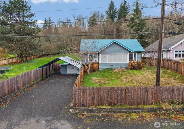 Photo 1 of Single family home for sale at 610 Barnhart St, Raymond, WA 98577 | MLS# NWM2590270 | Listing updated on 2026-10-02