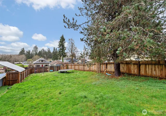 Photo 3 of Single family home for sale at 610 Barnhart St, Raymond, WA 98577 | MLS# NWM2590270 | Listing updated on 2026-10-02