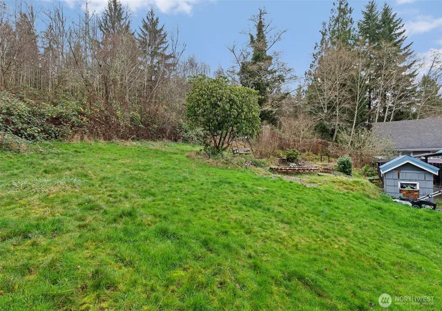 Photo 3 of Single family home for sale at 610 Barnhart St, Raymond, WA 98577 | MLS# NWM2590270 | Listing updated on 2026-10-03