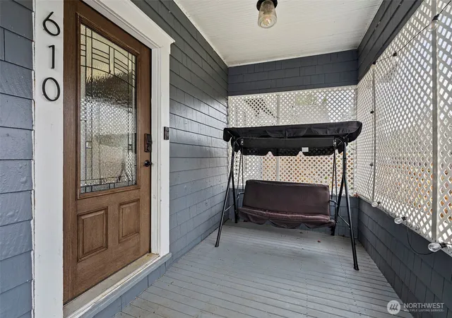 Photo 4 of Single family home for sale at 610 Barnhart St, Raymond, WA 98577 | MLS# NWM2590270 | Listing updated on 2026-10-03