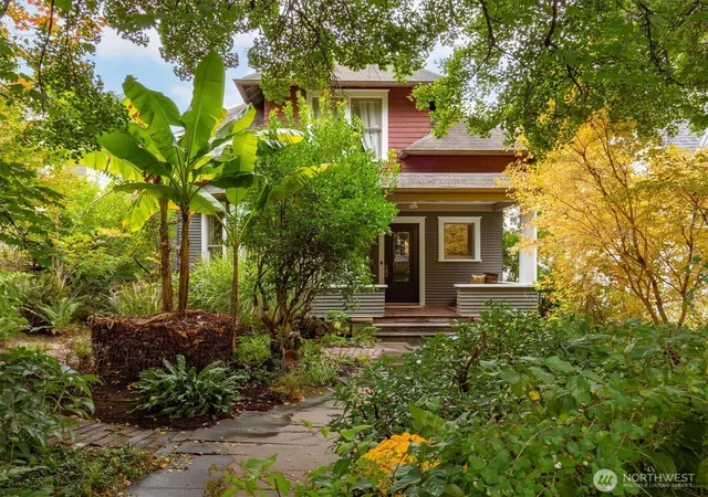Photo 2 of Single family home for sale at 2423 8th Avenue W, Seattle, WA 98119 | MLS# NWM2590273 | Listing updated on 2026-10-02