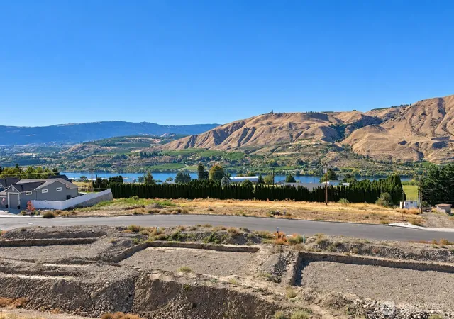 Photo 2 of Single family home for sale at 1398 Juno St SE, East Wenatchee, WA 98802 | MLS# NWM2590275 | Listing updated on 2026-10-07