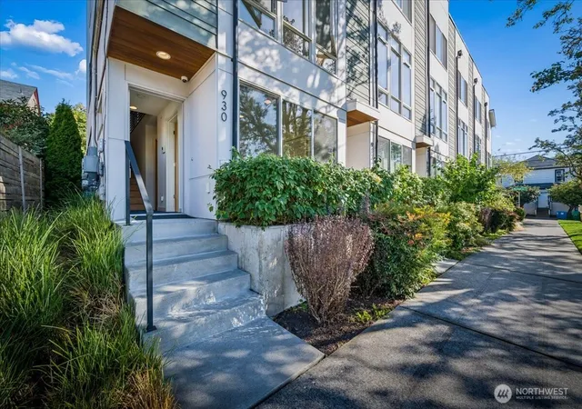 Townhouse for sale at 930 28th Avenue S, Seattle, WA 98144 | MLS# NWM2590277
