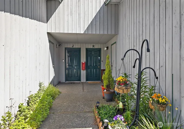 Photo 3 of Townhouse for sale at 4008 S 158th Street #J, Tukwila, WA 98188 | MLS# NWM2590282 | Listing updated on 2026-10-02