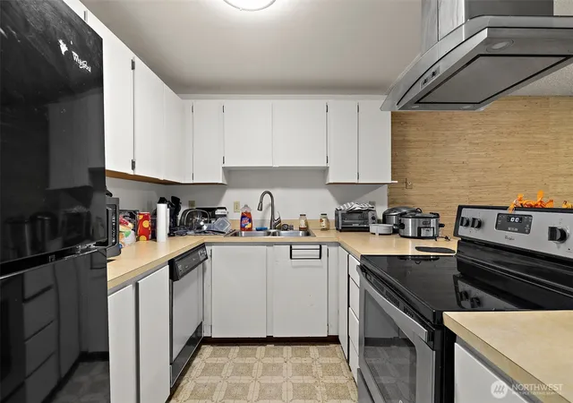 Photo 4 of Townhouse for sale at 4008 S 158th Street #J, Tukwila, WA 98188 | MLS# NWM2590282 | Listing updated on 2026-10-02