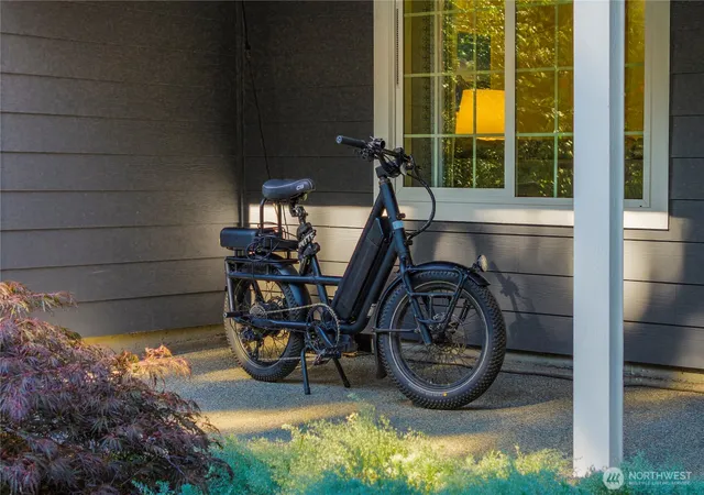 Photo 3 of Single family home for sale at 8132 NE Yeti Ln, Bainbridge Island, WA 98110 | MLS# NWM2590287 | Listing updated on 2026-10-02