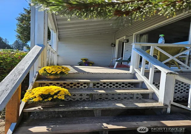 Photo 3 of Single family home for sale at 11711 Exeter Ave Ne, Seattle, WA 98125 | MLS# NWM2590288 | Listing updated on 2026-10-03