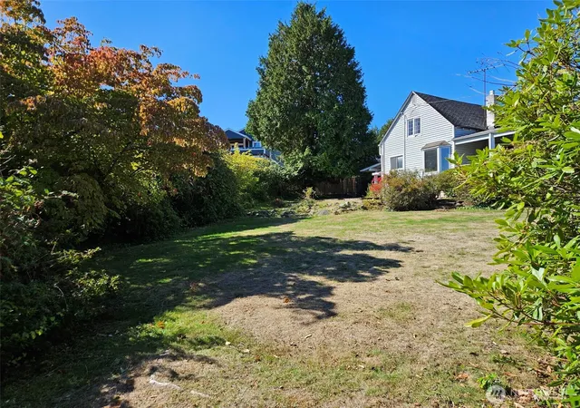 Photo 3 of Single family home for sale at 11711 Exeter Ave NE, Seattle, WA 98125 | MLS# NWM2590288 | Listing updated on 2026-10-03