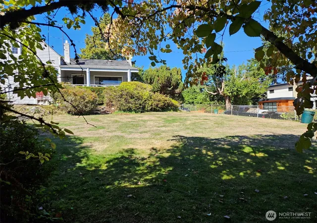 Photo 4 of Single family home for sale at 11711 Exeter Ave NE, Seattle, WA 98125 | MLS# NWM2590288 | Listing updated on 2026-10-03
