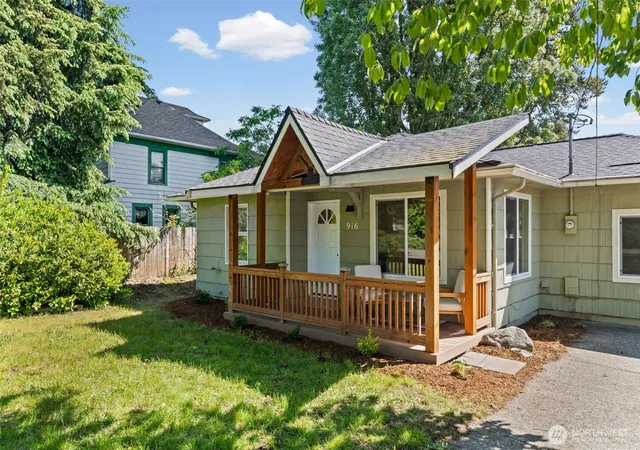 Photo 2 of Single family home for sale at 916 Bowker St Se, Lacey, WA 98503 | MLS# NWM2590292 | Listing updated on 2026-10-02