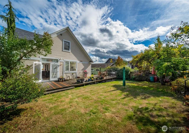 Photo 3 of Single family home for sale at 3617 Corliss Ave N, Seattle, WA 98103 | MLS# NWM2590295 | Listing updated on 2026-10-03