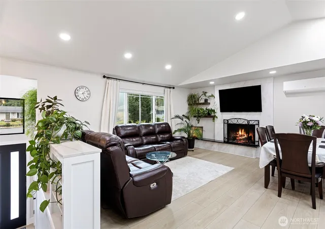 Photo 2 of Single family home for sale at 11810 Se 323rd Place, Auburn, WA 98092 | MLS# NWM2590298 | Listing updated on 2026-10-02