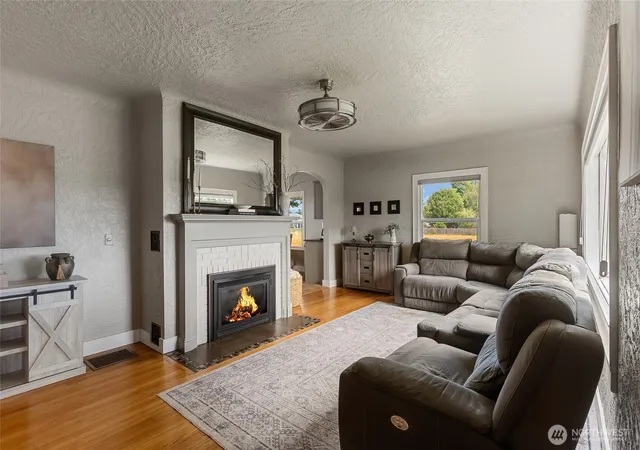 Photo 3 of Single family home for sale at 17645 Mclean Rd, Mount Vernon, WA 98273 | MLS# NWM2590308 | Listing updated on 2026-10-02