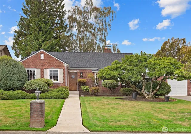 Photo 1 of Single family home for sale at 708 Hoyt Ave, Everett, WA 98201 | MLS# NWM2590310 | Listing updated on 2026-10-02