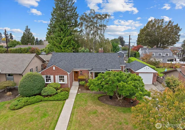 Photo 2 of Single family home for sale at 708 Hoyt Ave, Everett, WA 98201 | MLS# NWM2590310 | Listing updated on 2026-10-02