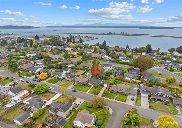 Photo 3 of Single family home for sale at 708 Hoyt Ave, Everett, WA 98201 | MLS# NWM2590310 | Listing updated on 2026-10-02