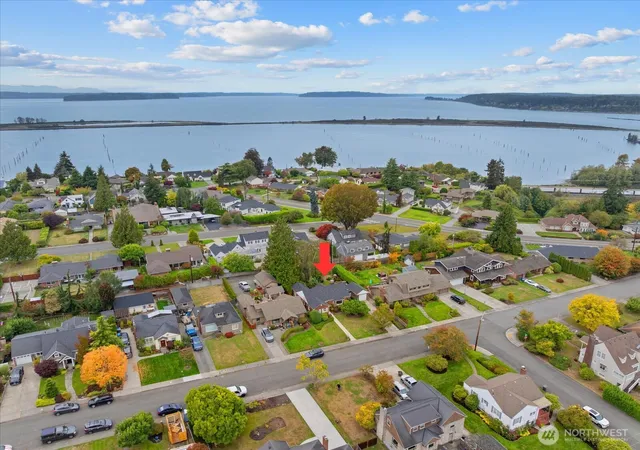 Photo 3 of Single family home for sale at 708 Hoyt Ave, Everett, WA 98201 | MLS# NWM2590310 | Listing updated on 2026-10-02