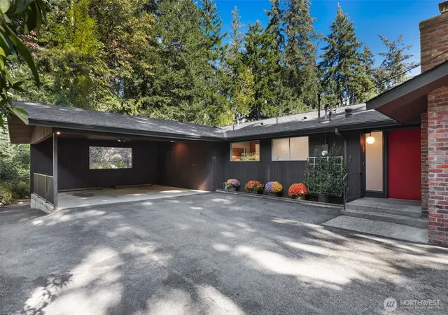 Photo 4 of Single family home for sale at 9100 SE 72nd Place, Mercer Island, WA 98040 | MLS# NWM2590311 | Listing updated on 2026-10-02