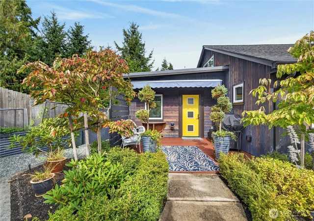 Photo 2 of Single family home for sale at 5016 Channel View Ln, Anacortes, WA 98221 | MLS# NWM2590313 | Listing updated on 2026-10-09