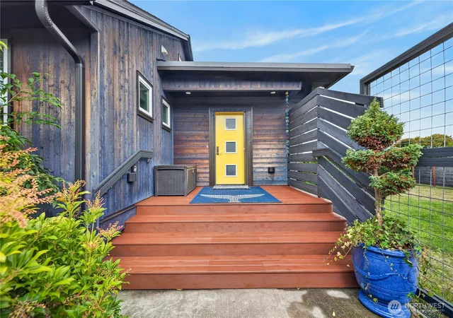 Photo 3 of Single family home for sale at 5016 Channel View Ln, Anacortes, WA 98221 | MLS# NWM2590313 | Listing updated on 2026-10-09