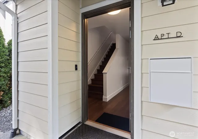 Photo 3 of Townhouse for sale at 116 17th Avenue #D, Seattle, WA 98122 | MLS# NWM2590322 | Listing updated on 2026-10-02