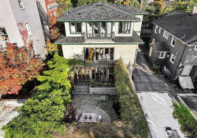 Photo 1 of Single family home for sale at 915 11th Avenue E, Seattle, WA 98102 | MLS# NWM2590329 | Listing updated on 2026-10-03