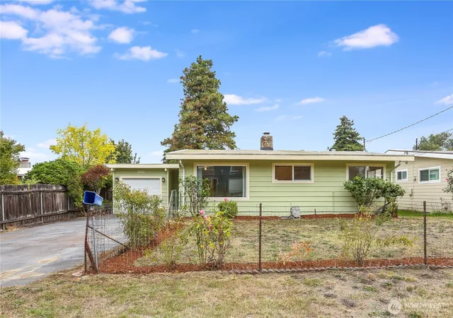 Photo 2 of Single family home for sale at 7320 33rd Avenue S, Seattle, WA 98118 | MLS# NWM2590336 | Listing updated on 2026-10-02