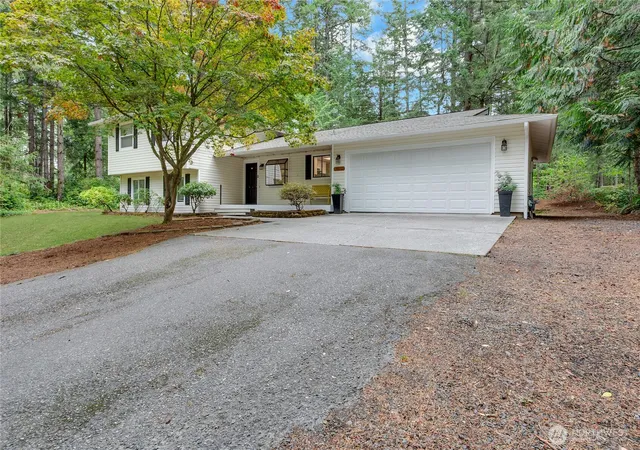 Photo 3 of Single family home for sale at 3510 Se St Pauls Ct, Port Orchard, WA 98367 | MLS# NWM2590346 | Listing updated on 2026-10-02