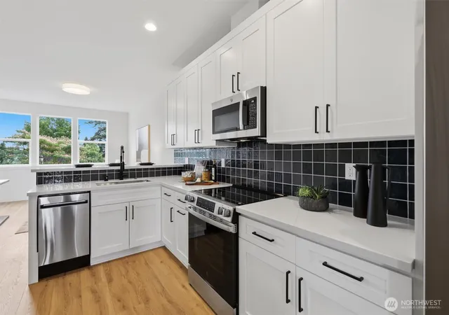 Photo 4 of Townhouse for sale at 1511 Fulton St #B, Everett, WA 98201 | MLS# NWM2590354 | Listing updated on 2026-10-02
