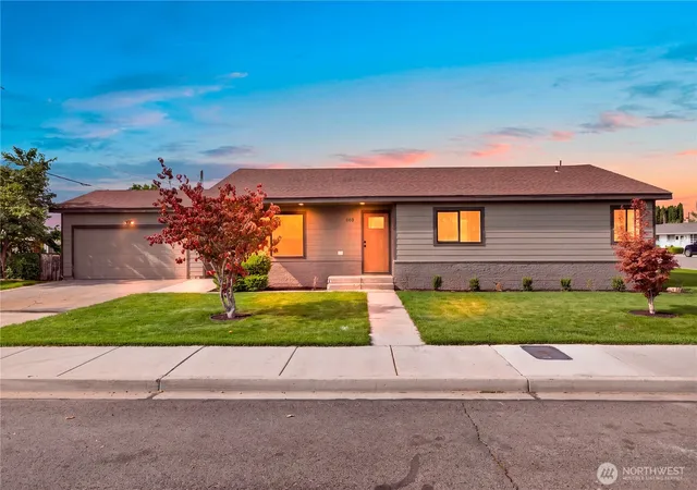 Single family home for sale at 903 6th Avenue SE, Quincy, WA 98848 | MLS# NWM2590355