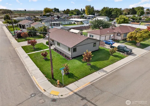 Photo 3 of Single family home for sale at 903 6th Avenue Se, Quincy, WA 98848 | MLS# NWM2590355 | Listing updated on 2026-10-03