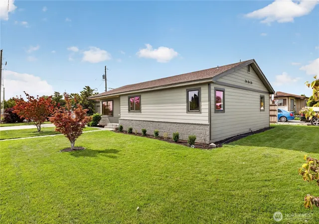 Photo 3 of Single family home for sale at 903 6th Avenue SE, Quincy, WA 98848 | MLS# NWM2590355 | Listing updated on 2026-10-03