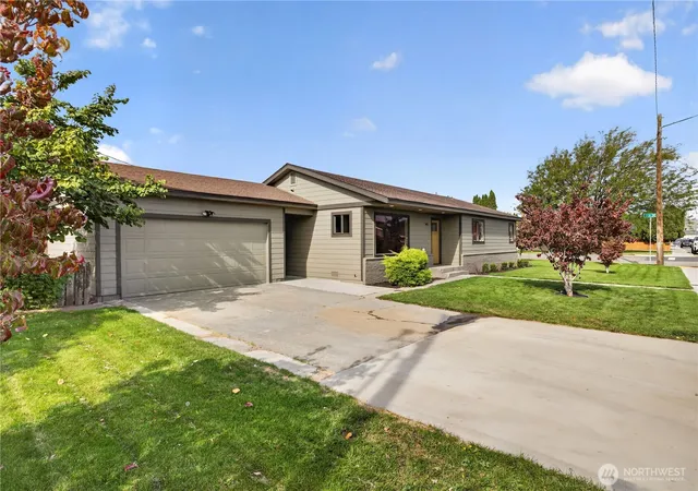 Photo 4 of Single family home for sale at 903 6th Avenue SE, Quincy, WA 98848 | MLS# NWM2590355 | Listing updated on 2026-10-03