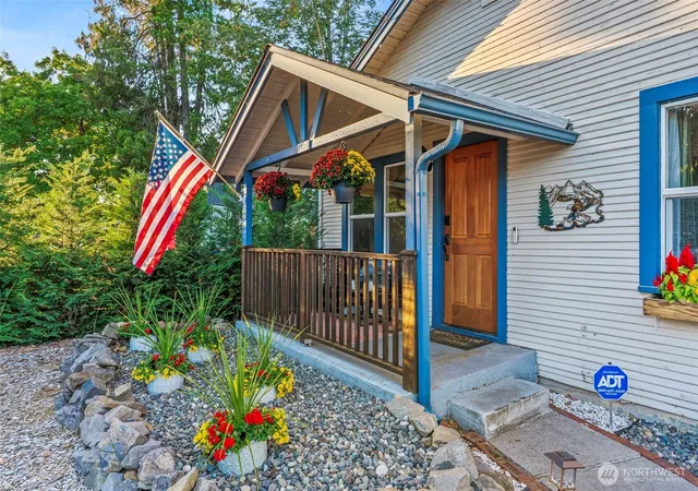 Photo 2 of Single family home for sale at 1809 Se 7th Avenue, Camas, WA 98607 | MLS# NWM2590371 | Listing updated on 2026-10-02