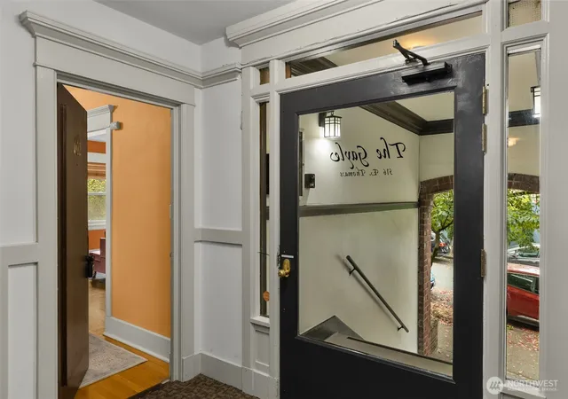 Photo 4 of Condo for sale at 516 E Thomas St #102, Seattle, WA 98102 | MLS# NWM2590372 | Listing updated on 2026-10-07