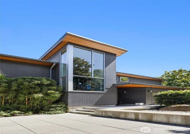 Photo 3 of Single family home for sale at 1318 Lakeside Ave S, Seattle, WA 98144 | MLS# NWM2590380 | Listing updated on 2026-10-02