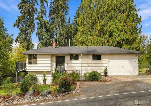Single family home for sale at 10814 SE 304th Street, Auburn, WA 98092 | MLS# NWM2590383