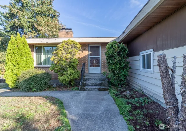 Photo 2 of Single family home for sale at 1210 N 33rd Place, Renton, WA 98056 | MLS# NWM2590388 | Listing updated on 2026-10-02