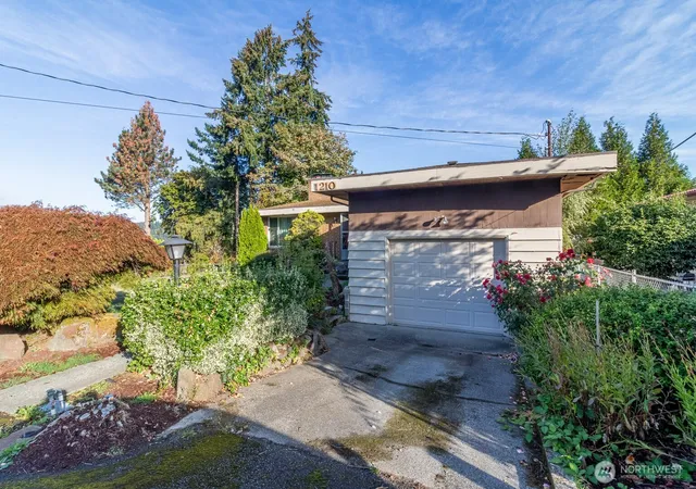 Photo 3 of Single family home for sale at 1210 N 33rd Place, Renton, WA 98056 | MLS# NWM2590388 | Listing updated on 2026-10-02