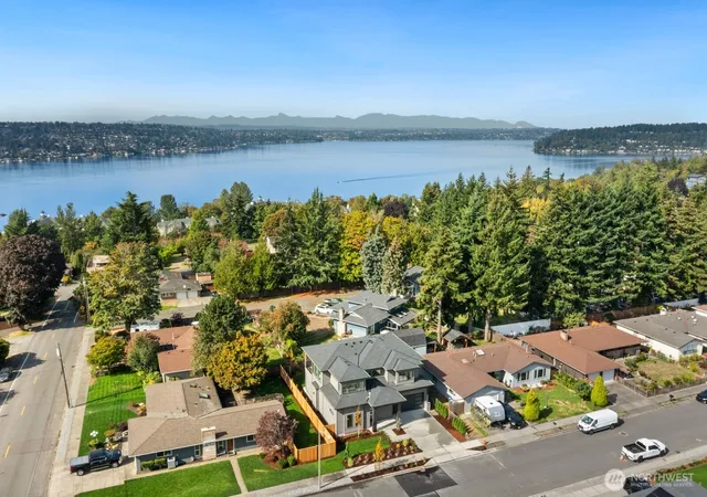 Photo 3 of Single family home for sale at 1607 Kennewick Ave NE, Renton, WA 98056 | MLS# NWM2590403 | Listing updated on 2026-10-02