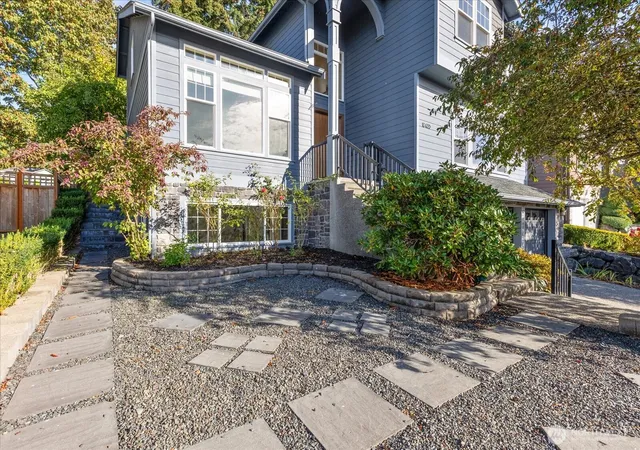Photo 4 of Single family home for sale at 18433 Hawksview Dr, Arlington, WA 98223 | MLS# NWM2590416 | Listing updated on 2026-10-03