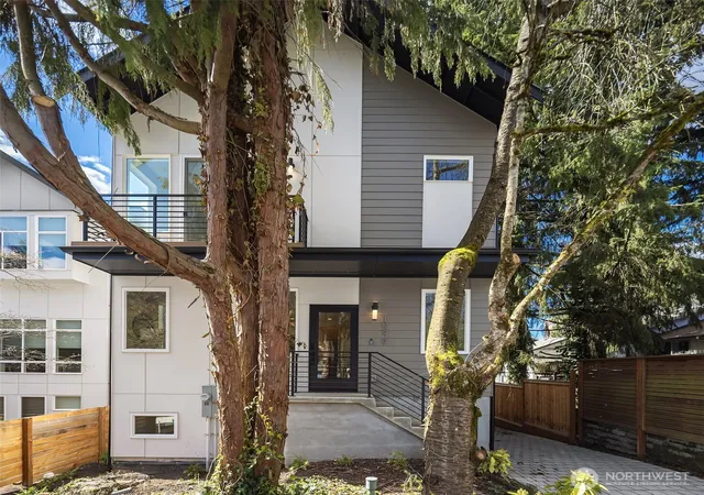 Photo 3 of Townhouse for sale at 10829 11th Avenue Ne, Seattle, WA 98125 | MLS# NWM2590439 | Listing updated on 2026-10-02
